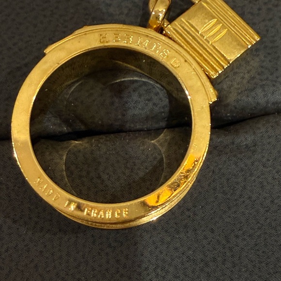 HERMES Kelly Gold Tone Scarf Ring - Picture 4 of 8